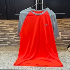 Men’s Under Armour shirt size large